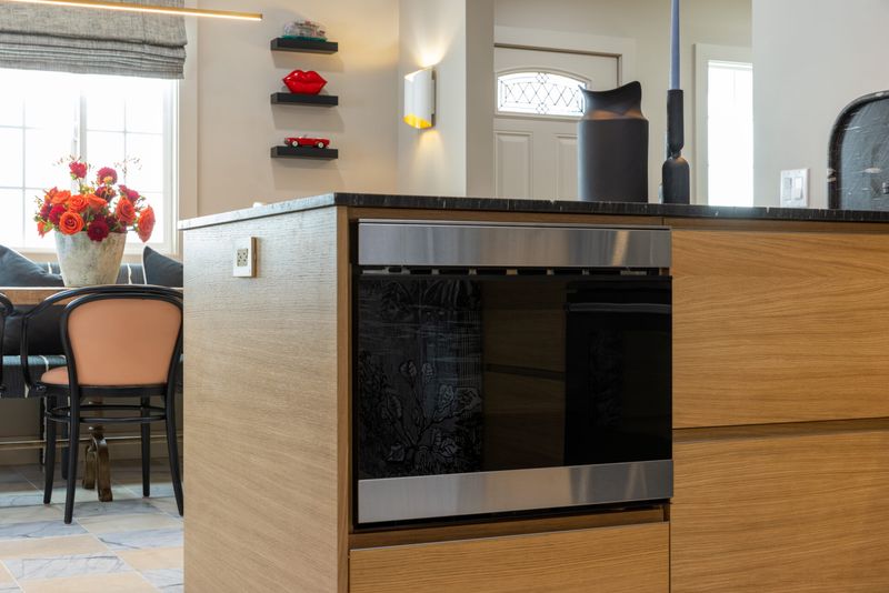 10 Kitchen Styles Decreasing In Alabama And 9 That Stay In Use - Decor Hint Built-In Microwaves