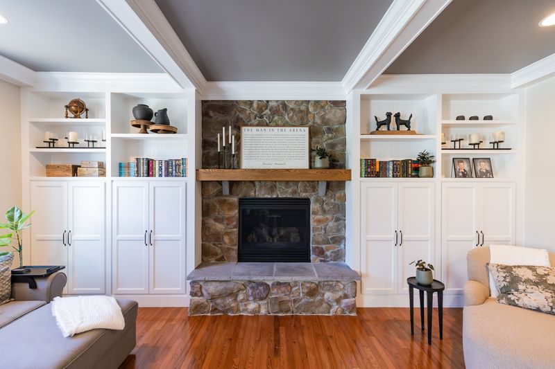 16 Stylish And Creative Ideas To Transform Your Living Room - Decor Hint Statement Ceiling Treatment