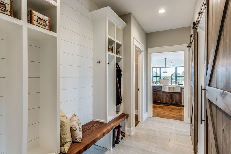 Farmhouse Decor in Urban Spaces