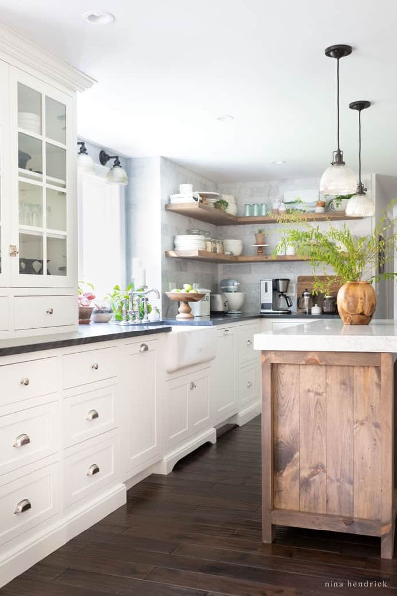 15 Farmhouse Trends Ohioans Will See Again In 2025 Plus 5 Already Taking Over - Decor Hint White Shaker Cabinetry