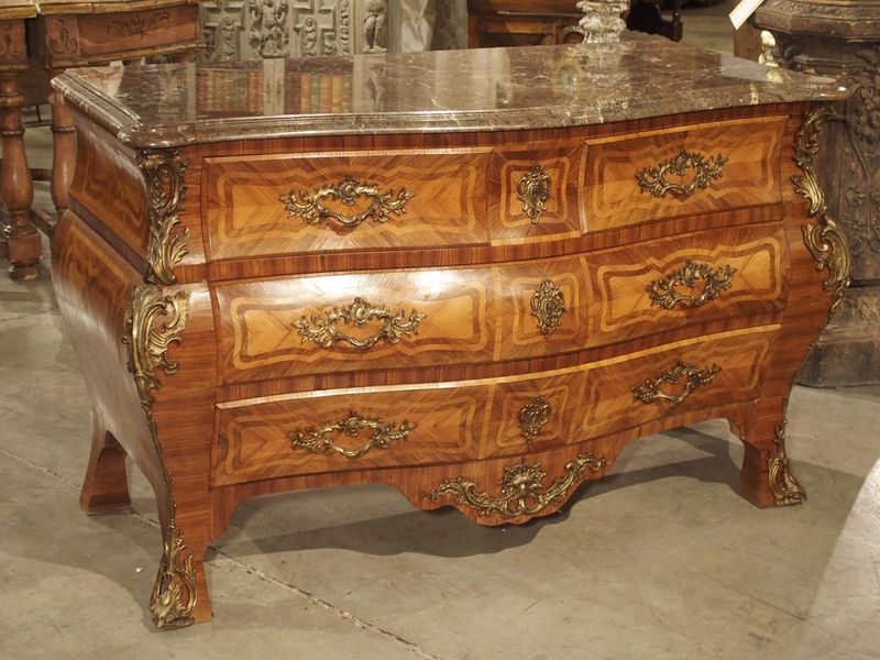 24 Antiques Designers Never Pass Up - Decor Hint Marble-Top Commodes