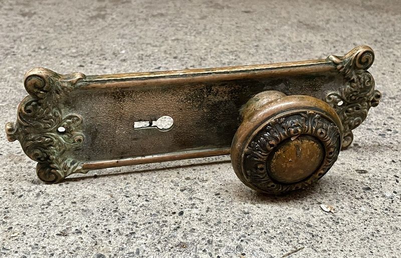 9 Items In Your Home That Are Worth More Than You Would Think And 8 That Are Worth Less - Decor Hint Vintage Hardware - Small Treasures