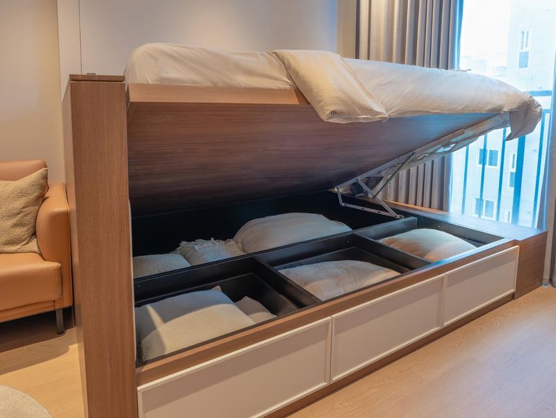 17 Mindful Decorating Ideas For Small Apartments - Decor Hint Under-Bed Storage Maximizes Space