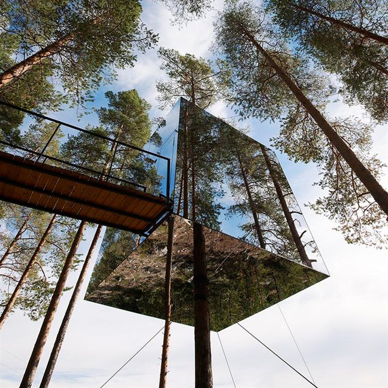 13 Incredible Homes Built Around Nature - Decor Hint The Mirrorcube – Treehotel in Sweden