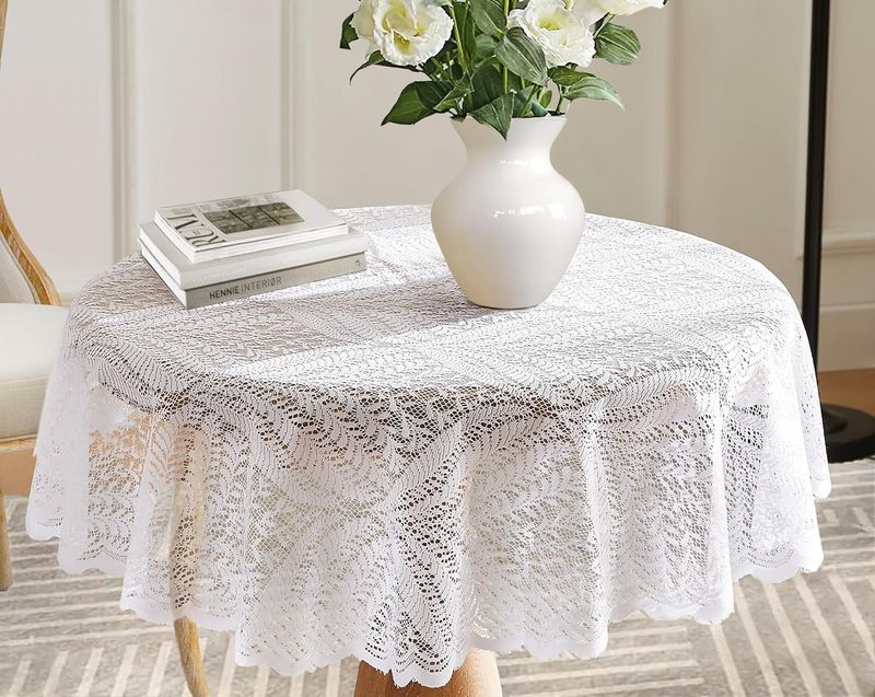 14 Modern Alternatives To Old-Fashioned Home Décor Trends - Decor Hint Simple Linens Vs. Doilies And Lace