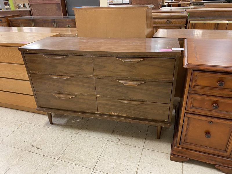 Collectors In Pennsylvania Say These 9 Antiques Will Boom And 9 You Should Sell Now - Decor Hint Fake Marble Veneered Chests Rapidly Declining
