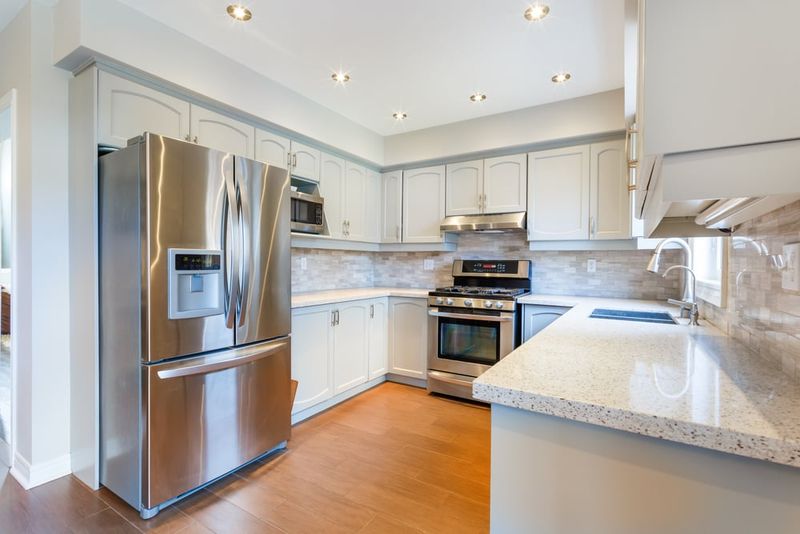 How To Upgrade Your Kansas Kitchen: 9 Things That Bring It Down (And 10 That Lift It Up) - Decor Hint Stainless Steel Or High-Quality Appliances