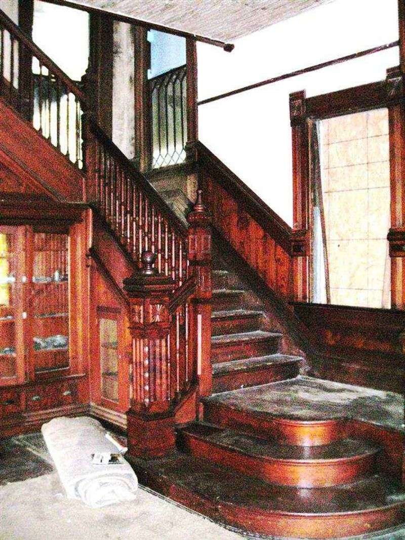 17 Must-See Photos Of An 1888 Queen Anne Home In Little Rock - Decor Hint Carved Wood Staircase