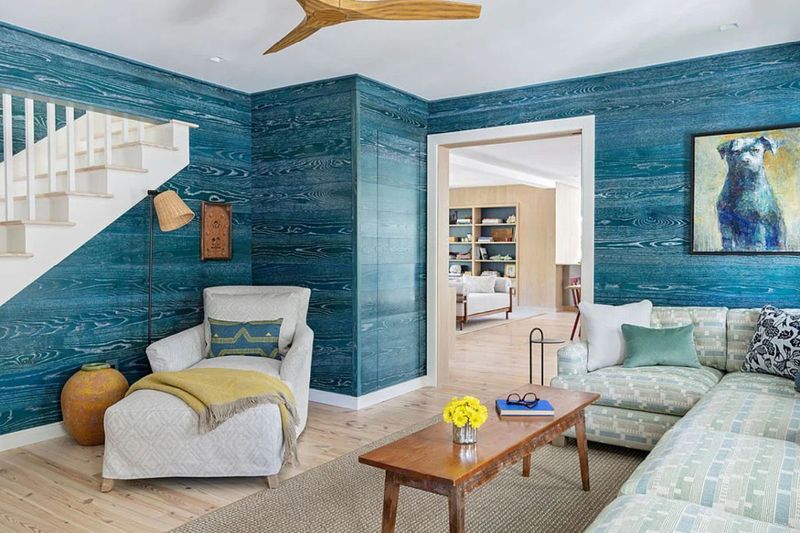 15 Latest Wall Decor Ideas Wooden Wall Decor Interior Design Wall Decorating For Living - Decor Hint Stained Wood Feature Wall