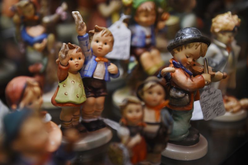 Texas Antique Market Forecast: 9 Items That'll Soar In 2025 (And 9 That Won't) - Decor Hint Hummel Figurines