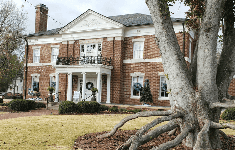 Admire The Stunning McRitchie-Hollis House In Newnan, A True 1930s Southern Gem - Decor Hint The House Today