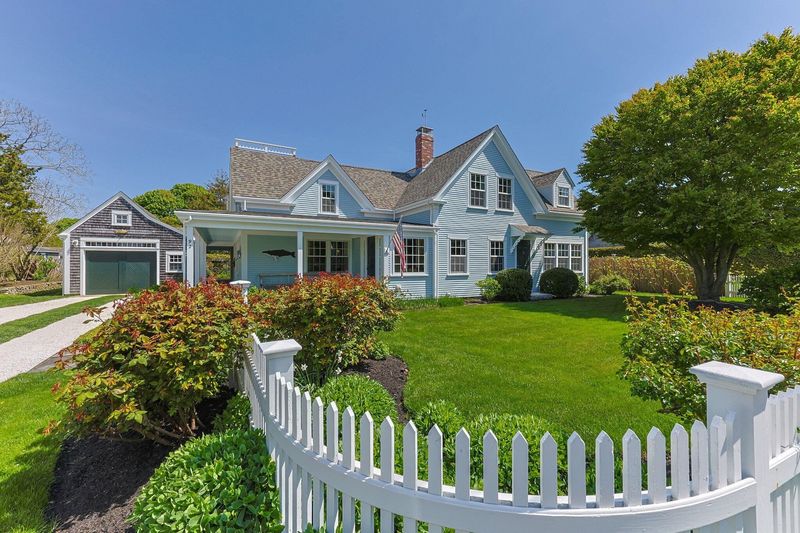 7 Examples Of Coastal Inspired Curb Appeal In Boston Homes - Decor Hint White Picket Fences with Rope Details
