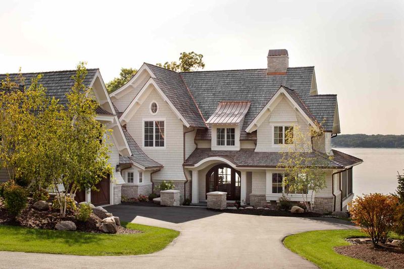 Lake-Themed Entryway Accents