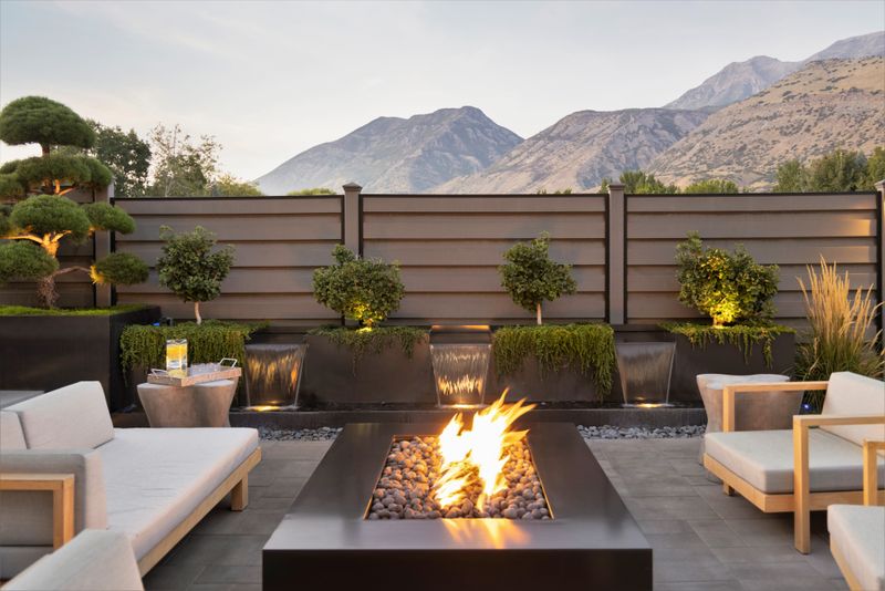 11 Backyard Features Devaluing Your Home And 11 That Will Add Value - Decor Hint Modern Privacy Fencing