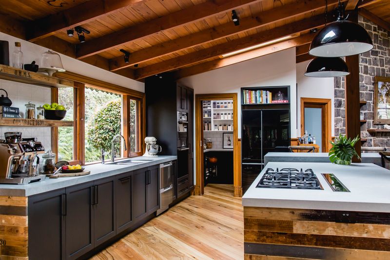 10 Earth-Toned Kitchens That Strike The Perfect Balance Between Modern & Timeless (Plus 10 That Are A Bad Choice) - Decor Hint Soft Terracotta Walls And Matte Black Fixtures