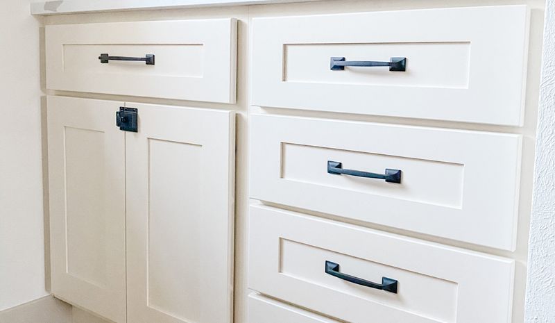 12 Kitchen Eyesores Designers Can't Stand (And 10 Features They Actually Love) - Decor Hint Themed Cabinet Knobs