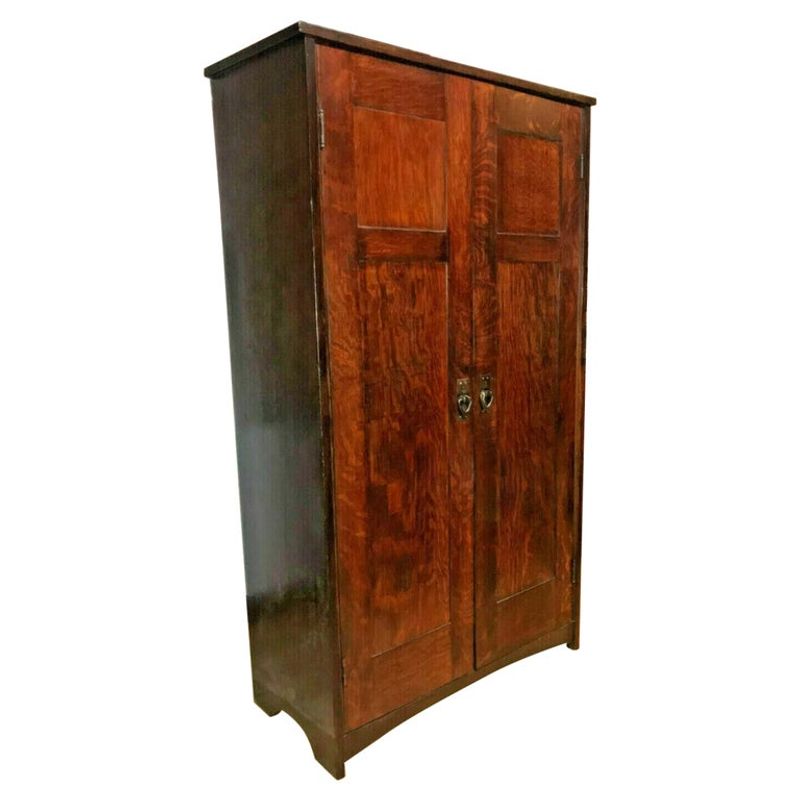 6 Pennsylvania Furniture Trends That Fizzled Out And 8 That Stayed Iconic - Decor Hint Heavy Oak Armoires (Fizzled Out)