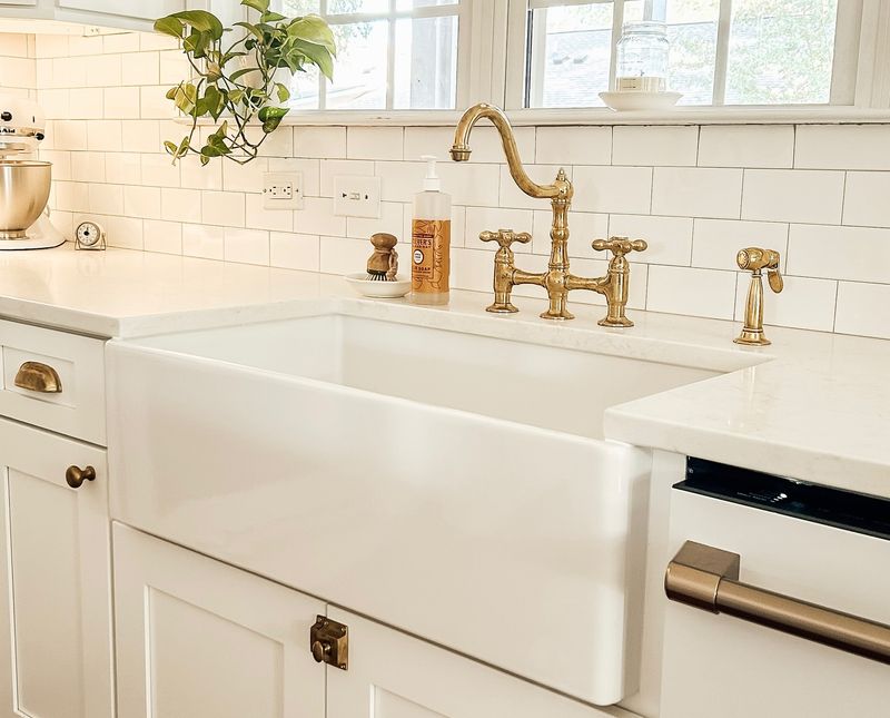 16 Best Kitchen Renovations Ever - Decor Hint Farmhouse Sink Revival