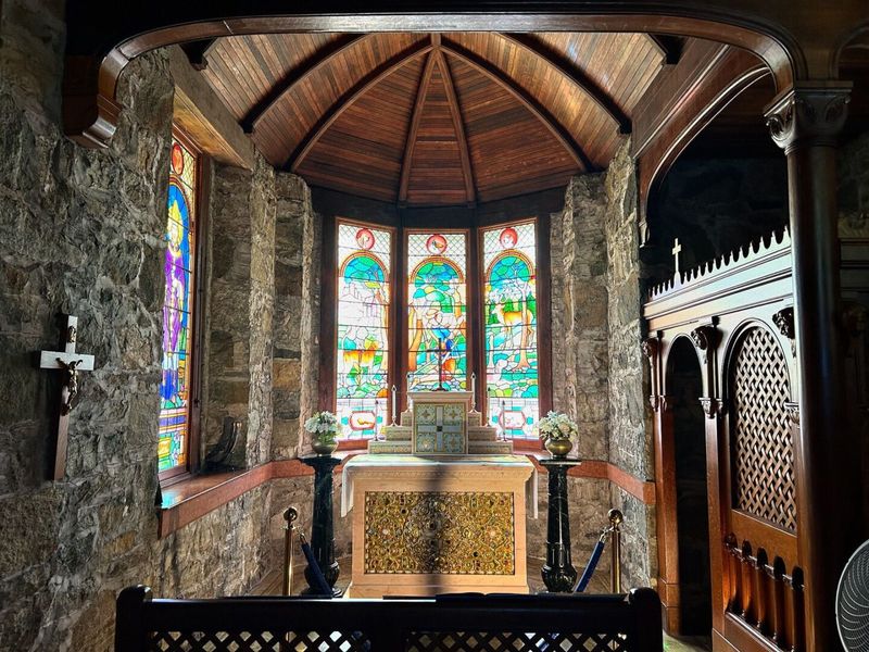 18 Photos That Show Inside A Mansion That Belonged To One Of America’s Wealthiest Families - Decor Hint Private Chapel with Stained Glass Windows