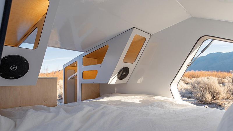 Polydrops P17A: Futuristic Geometric Wonder