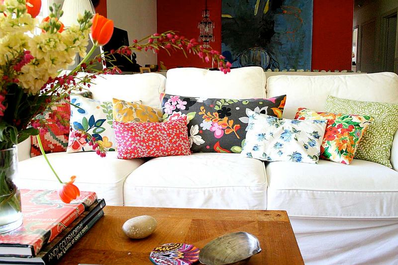11 Bold Decorating Moves To Make Your New Jersey Home The Talk Of The Town - Decor Hint Clash Those Throw Pillows Like You Mean It