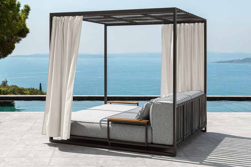 Canopy Daybed