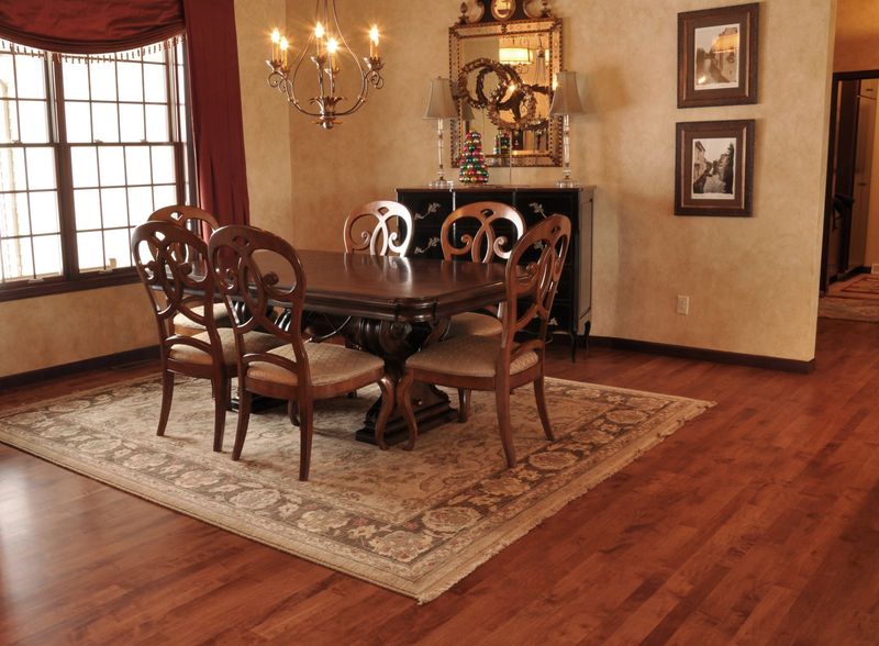 11 Home Style Details That Scream 'Illinois' - Decor Hint Hardwood Floors With Area Rugs Featuring Traditional Patterns