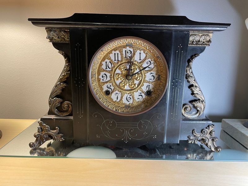 Thinking Of Selling Grandma's Antiques? Here Are 22 Things That Could Be Worth Thousands - Decor Hint Antique Clocks