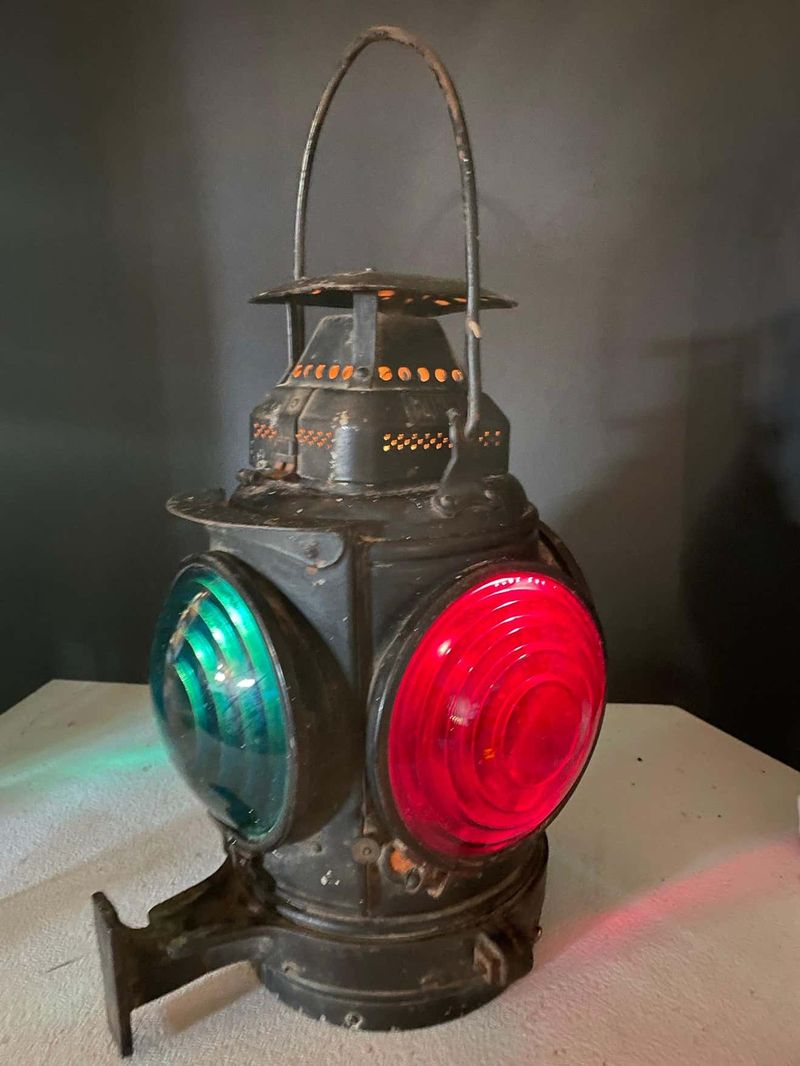 14 Vintage Items That Define The "New Americana" Home Trend - Decor Hint Classic Railway Lanterns