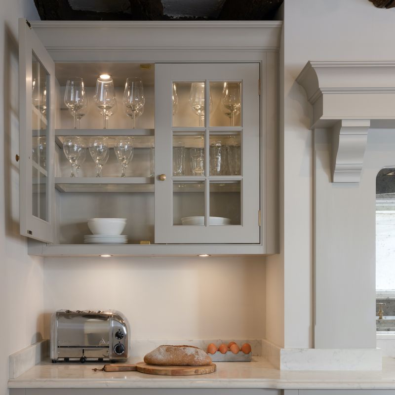 16 Retro Kitchen Styles Designers Miss And 5 They Hope We Forget Forever - Decor Hint Glass-Front Upper Cabinets