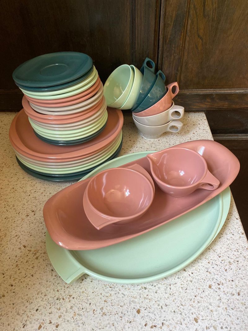 16 Collectibles On The Decline For 2025 And 5 That Are No Longer Worth Anything - Decor Hint Mid-century Plastic Dinnerware