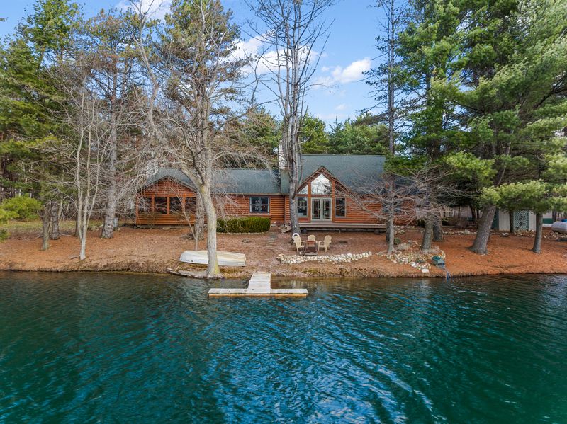 These 12 Michigan Home Styles Are Growing In Value - Decor Hint Lakefront Cottages