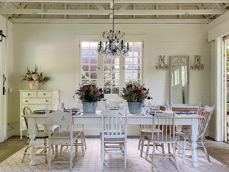 11 Dining Room Ideas Bringing Southern Charm Back To Georgia Interiors - Decor Hint Mix-and-Match Chair Arrangements