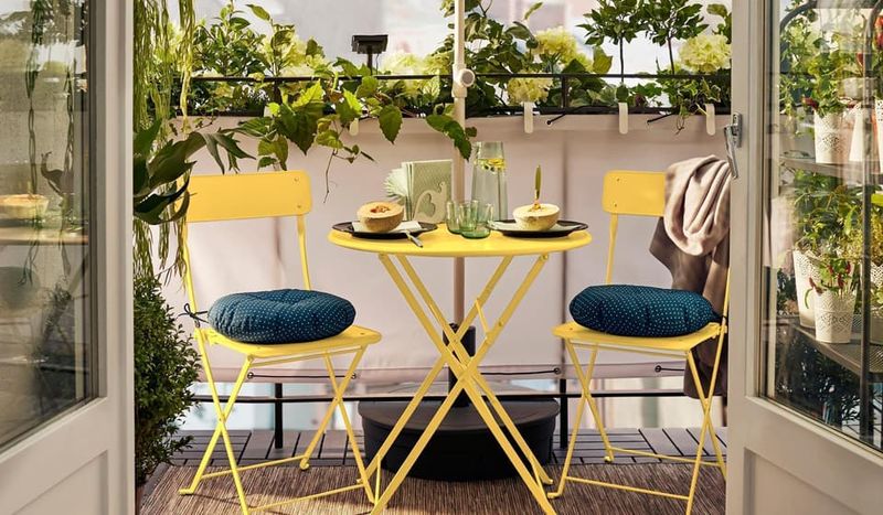 15 Backyard Micro-Oasis Ideas For Small Outdoor Spaces - Decor Hint Mini Outdoor Dining Spots