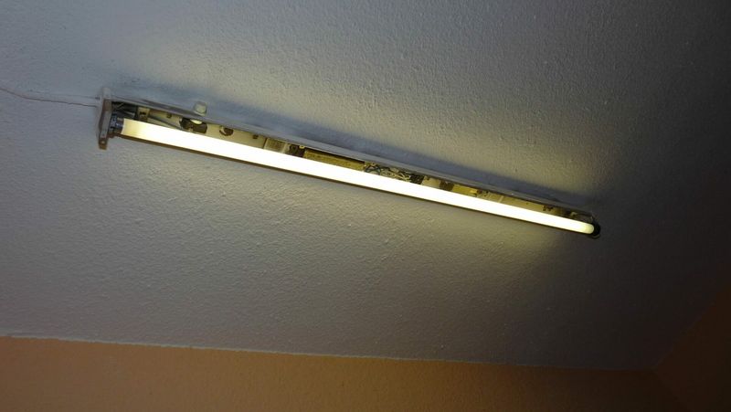 13 Styling Errors That Lower Your Home's Appeal According To Stagers Plus More Design Don'ts - Decor Hint Fluorescent Tube Lighting