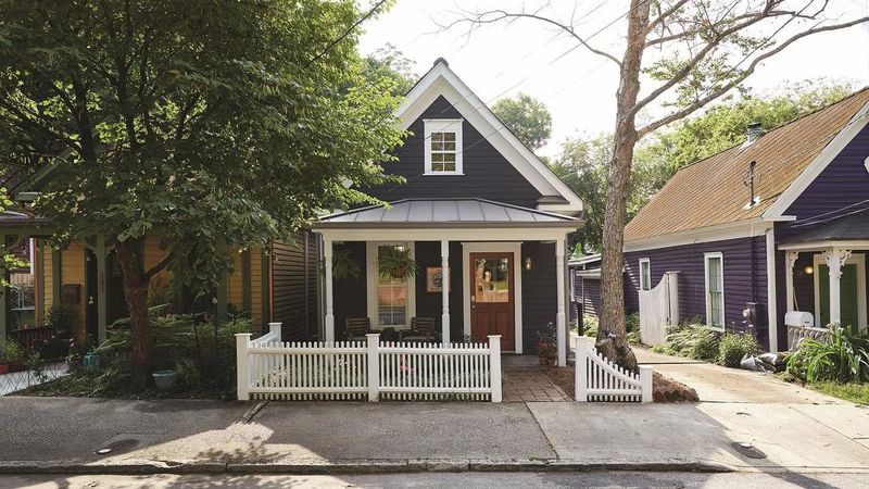 6 Types Of Homes In Georgia Expected To Lose Value By End Of 2025 (And 7 To Outperform) - Decor Hint Small Single-Family Homes In Atlanta Core