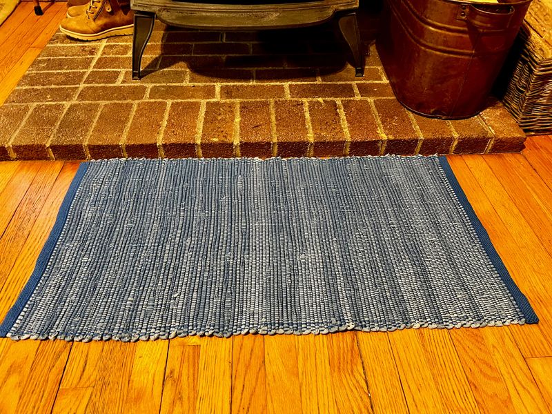Rug Styles You'll Spot In Cozy Pennsylvania Living Rooms - Decor Hint Amish-Made Rag Rugs