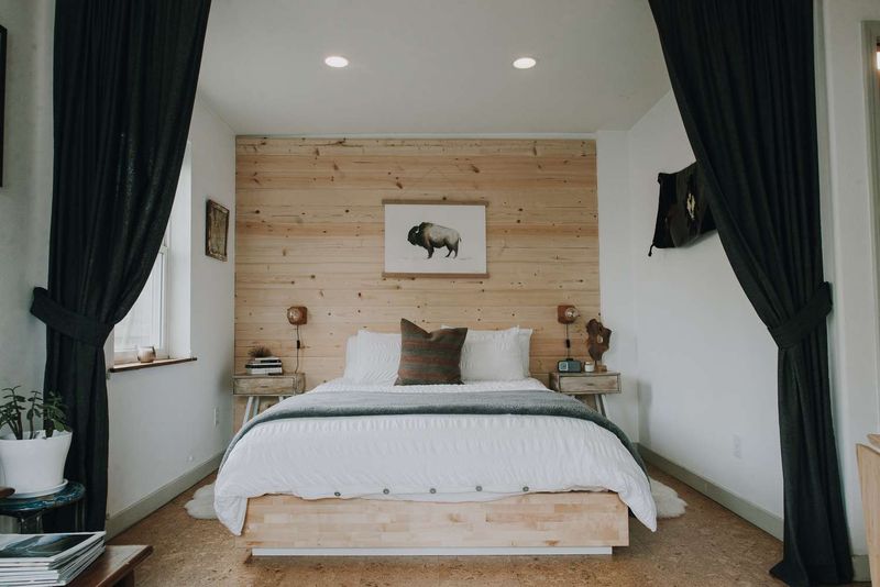 Pine Is Making A Stylish Interior Design Comeback, Here's How To Use It In Your Home - Decor Hint Statement Pine Accent Walls