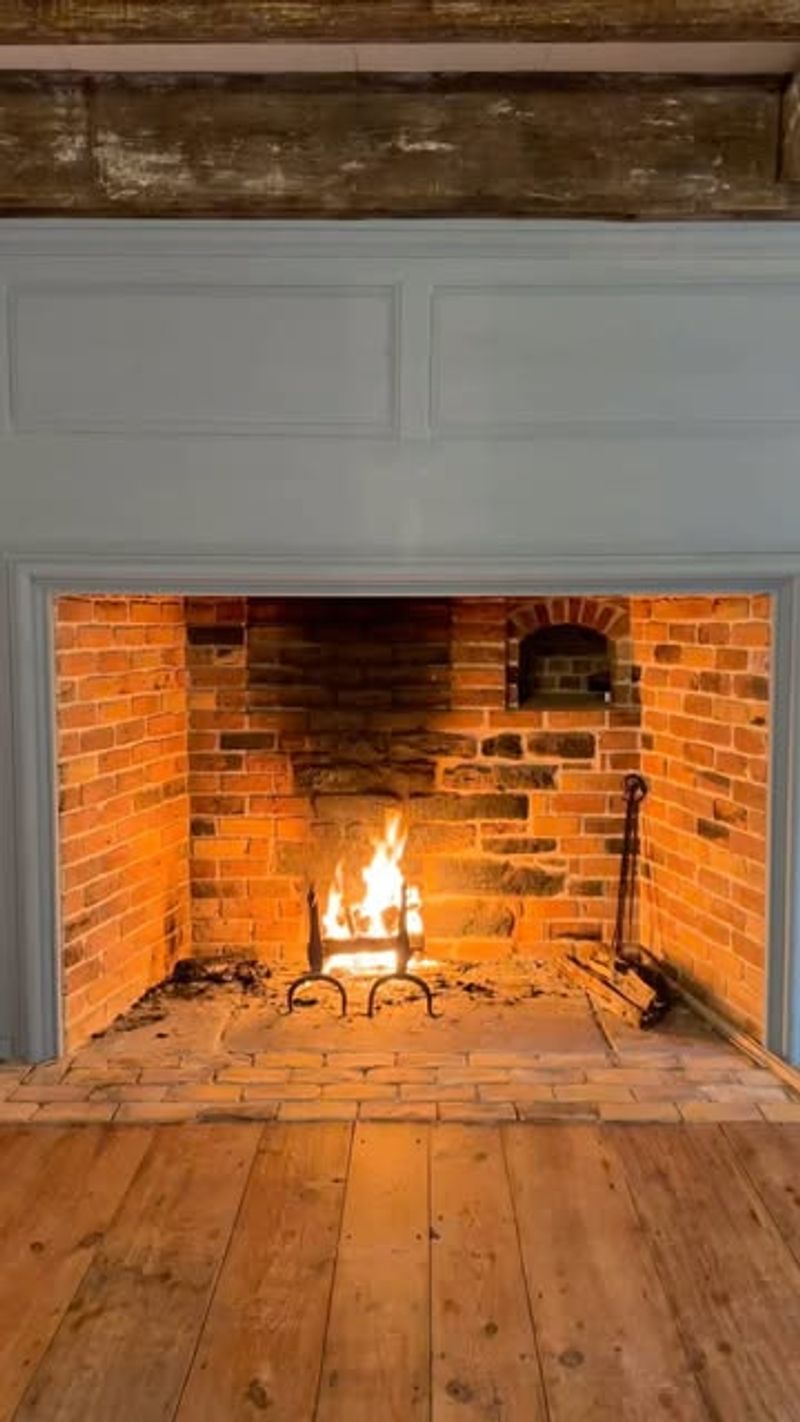 16 Must-See Features Inside This Stunning Connecticut Georgian Colonial - Decor Hint Spacious Keeping Room