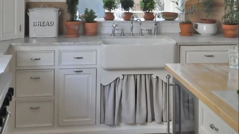 33 Once-Trendy Kitchen Designs That Are Slowly Coming Back - Decor Hint Skirted Sinks