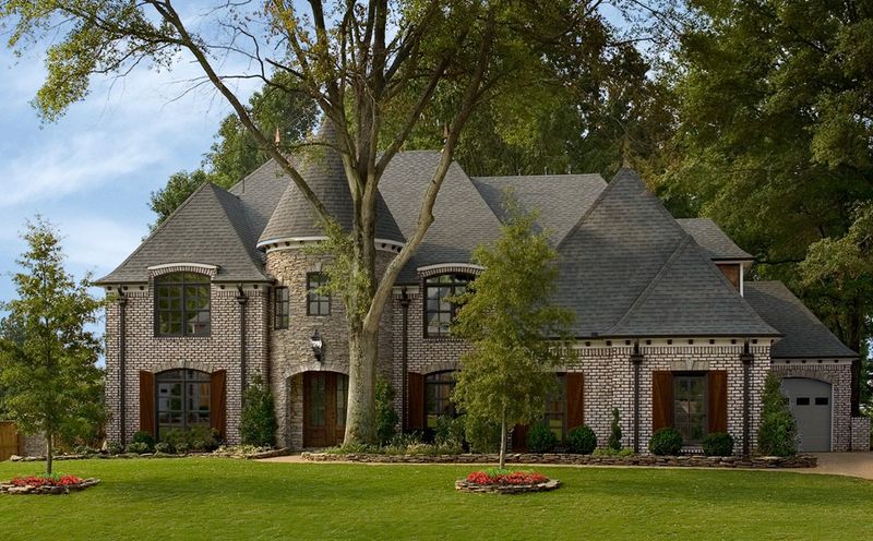 13 Signature Style Elements Bringing Southern Charm Into Memphis Homes - Decor Hint Classic Brick Exteriors