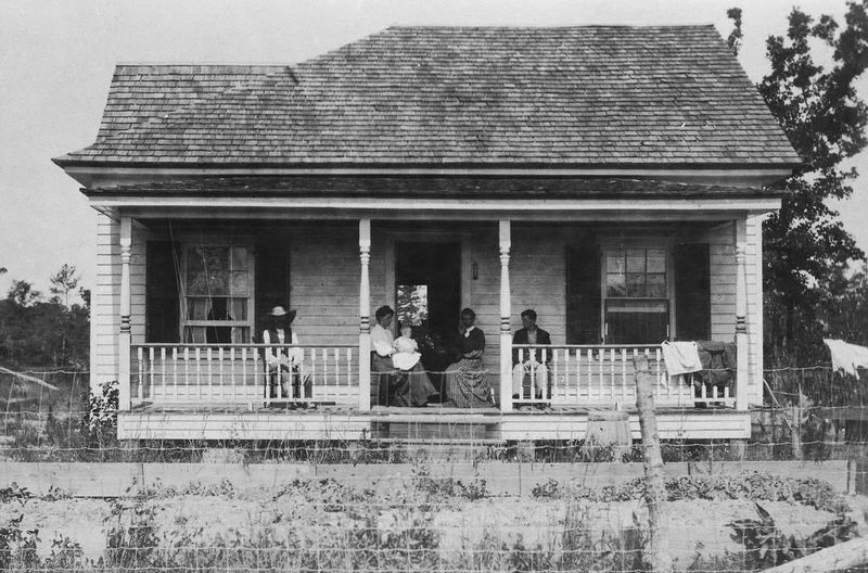 22 Photos That Show What American Homes Truly Looked Like 100 Years Ago - Decor Hint Back Porch Utility Spaces
