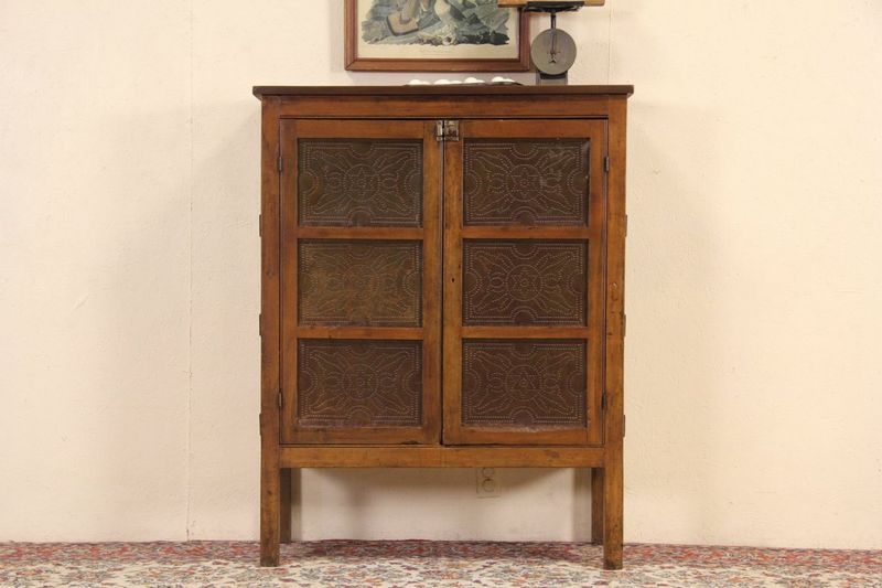 8 Charming Finds From Boise That Prove Idaho's Taste Is Truly Lasting - Decor Hint Rustic Pie Safes