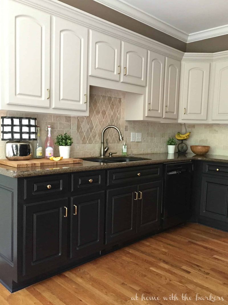 31 Kitchen Elements That Designers Wish Would Disappear For Good - Decor Hint Ornate Cabinet Molding