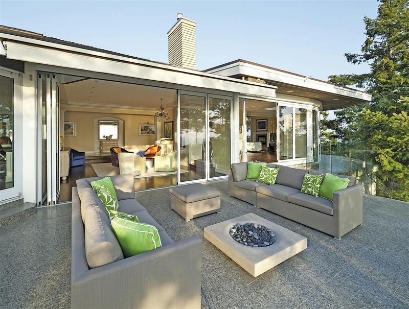 Indoor-Outdoor Flow