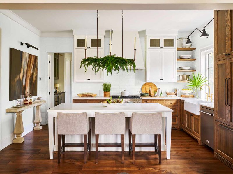 8 Kitchen Layouts That Work Wonders In Alabama Farmhouses - Decor Hint Single-Wall With Dining Extension