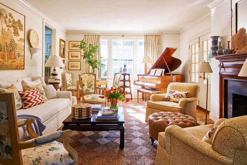 These Are The 22 Things Designers Say You Should Never Put In A Small Living Room - Decor Hint Bulky Coffee Tables That Create Obstacle Courses