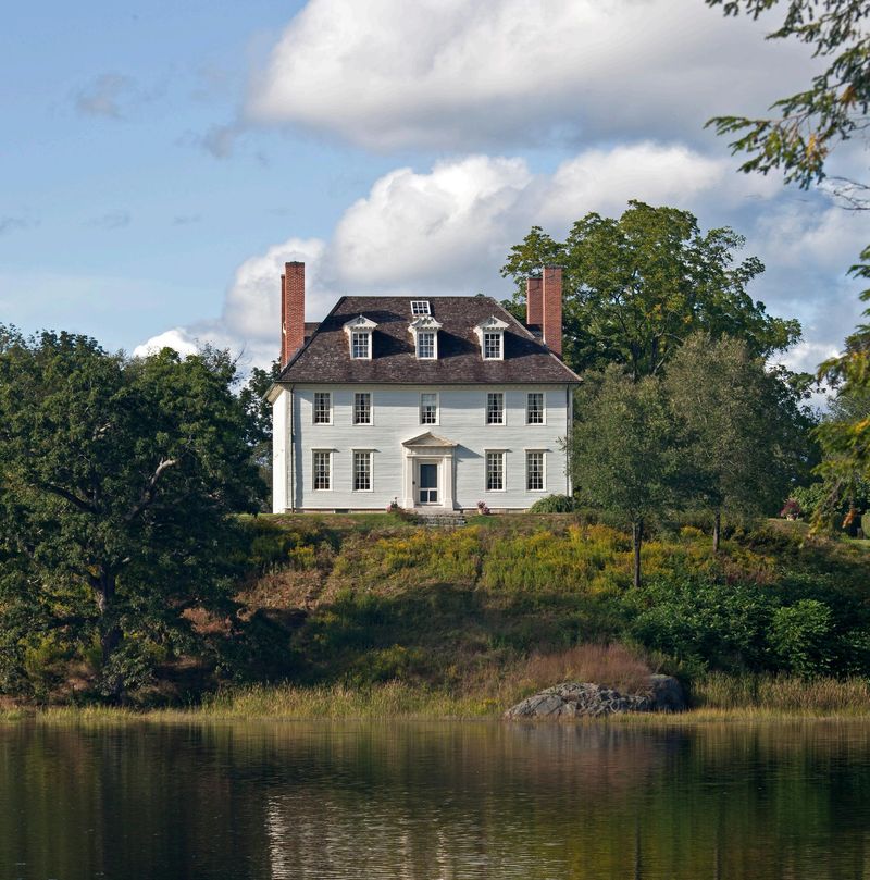 25 Secluded Mansions In Maine With Unforgettable Settings - Decor Hint Hamilton House, South Berwick