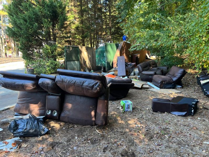 8 Outdoor Spaces In Washington Neighborhoods That Need Serious Improvement - Decor Hint Cluttered Backyards with Unused Items