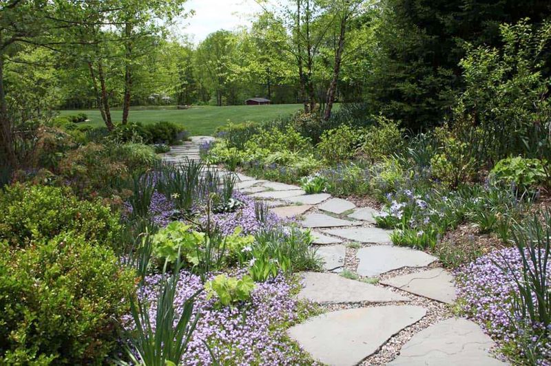 Ohio Homes Adopting Coastal Style Curb Appeal Tips To Try - Decor Hint Pebble Garden Pathways